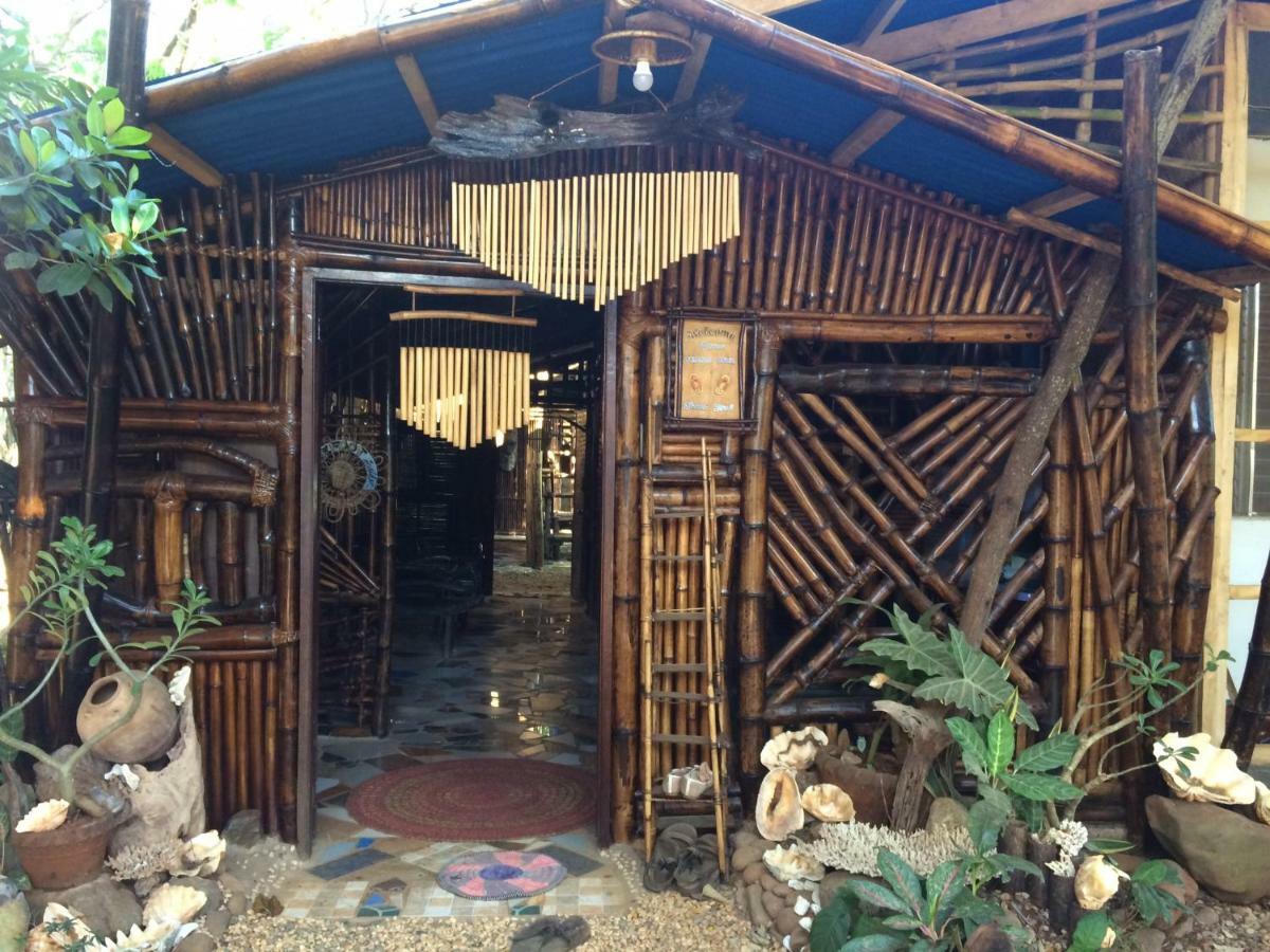 ホテル Bamboo Nest プエルト・プリンセサ エクステリア 写真